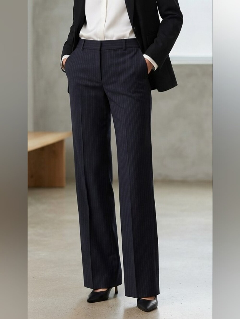 BCBGMaxAzria Black Pinstripe Flare-Leg Trouser Pants Women Sz 6 Business Wool